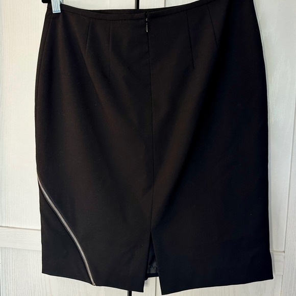 Calvin Klein Sleek Black Pencil Skirt‎ Women's Size 10 Career Zipper Accents - Picture 2 of 7